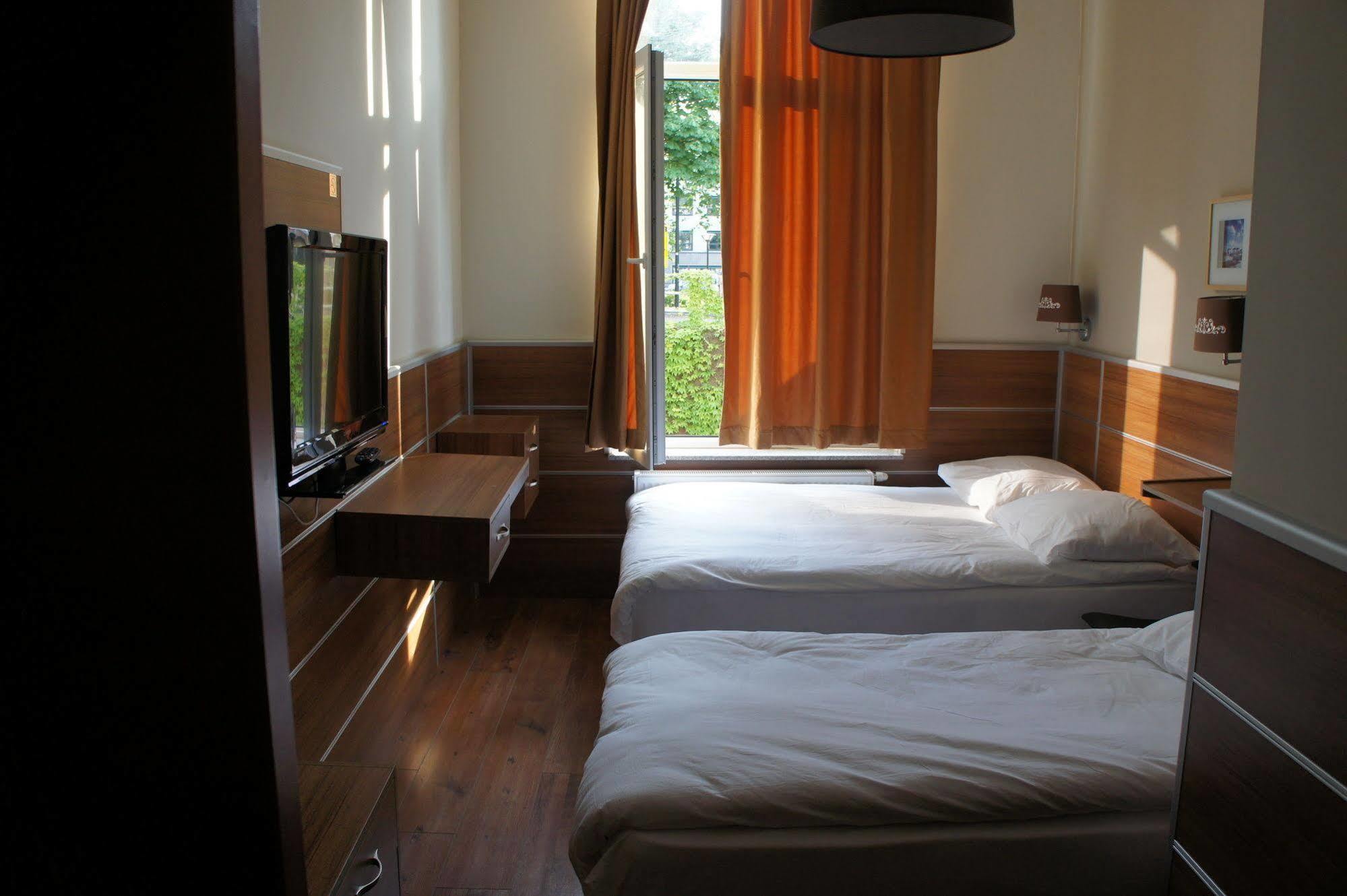 Hotel Erasmus ロッテルダム エクステリア 写真
